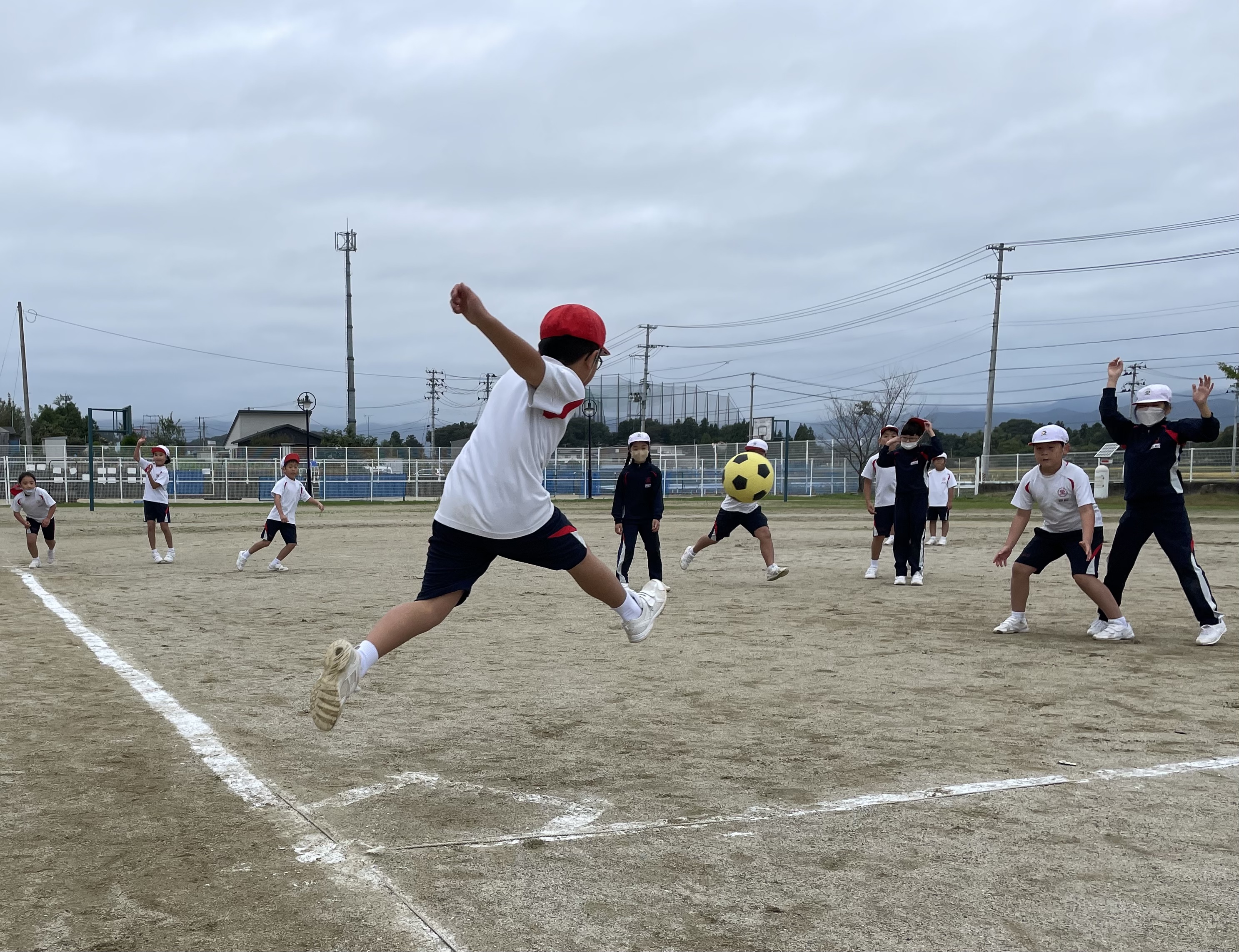 ≪３年生≫キックベースボール - 郡山ザベリオ学園 小学校